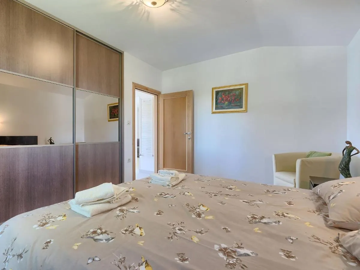 Holiday Home Florens - ROJ469 Sveti Petar u Sumi