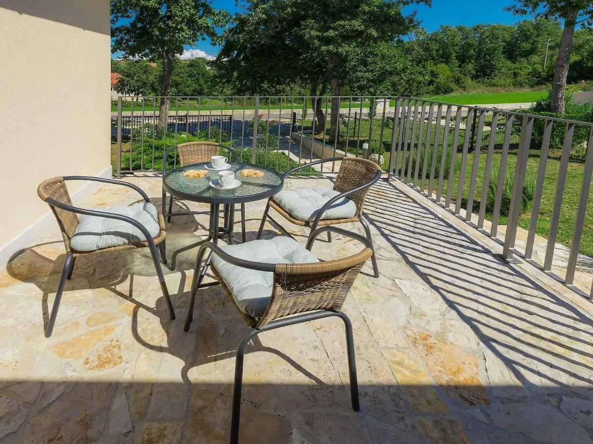 Holiday Home Florens - ROJ469 Sveti Petar u Sumi