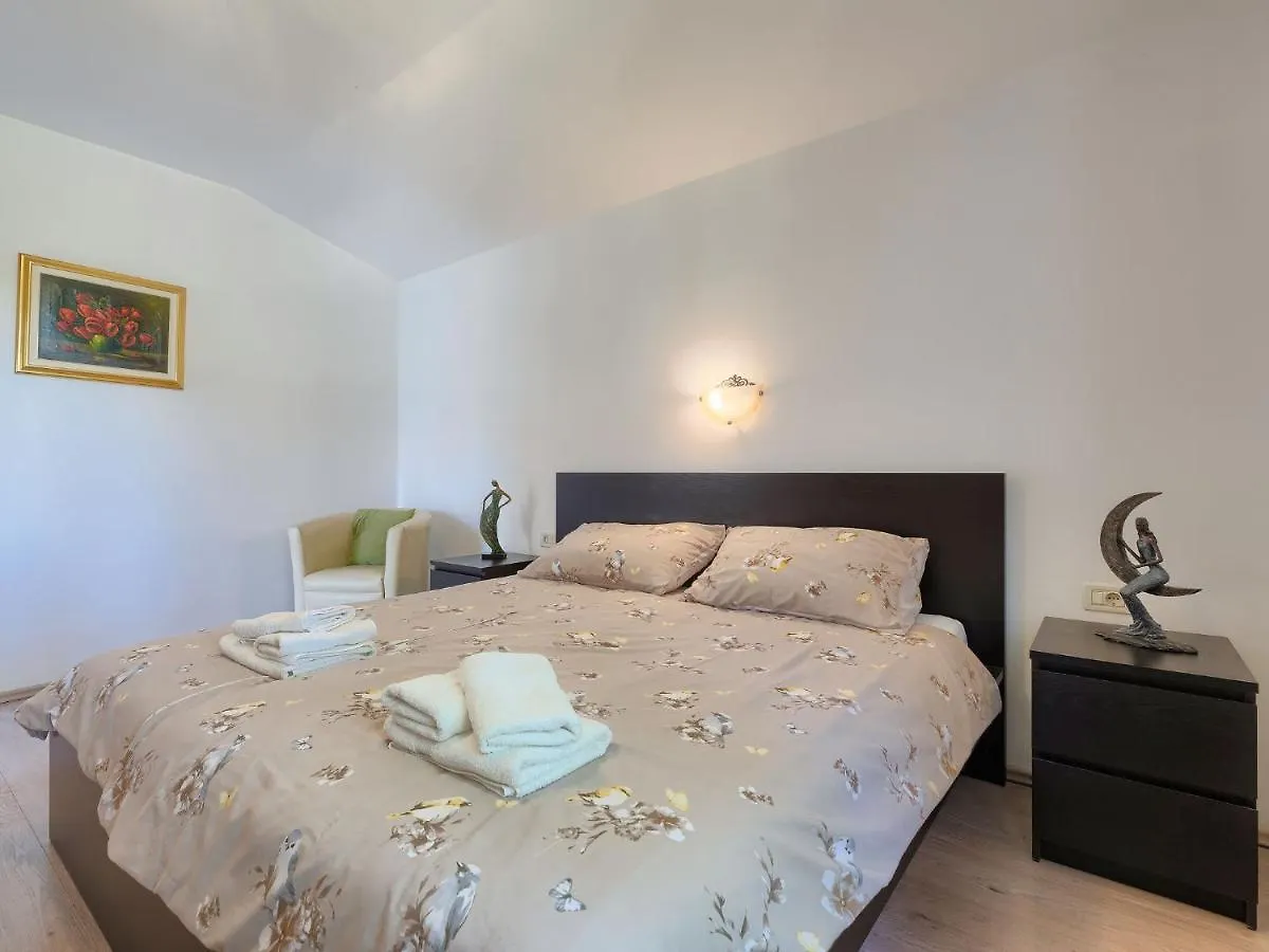 Holiday Home Florens - ROJ469 Sveti Petar u Sumi