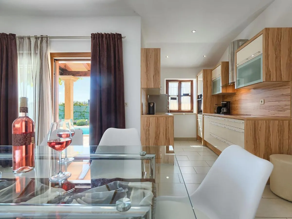 Holiday Home Florens - ROJ469 Sveti Petar u Sumi