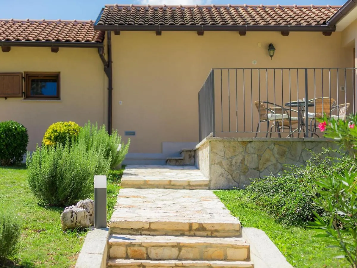 Holiday Home Florens - ROJ469 Sveti Petar u Sumi