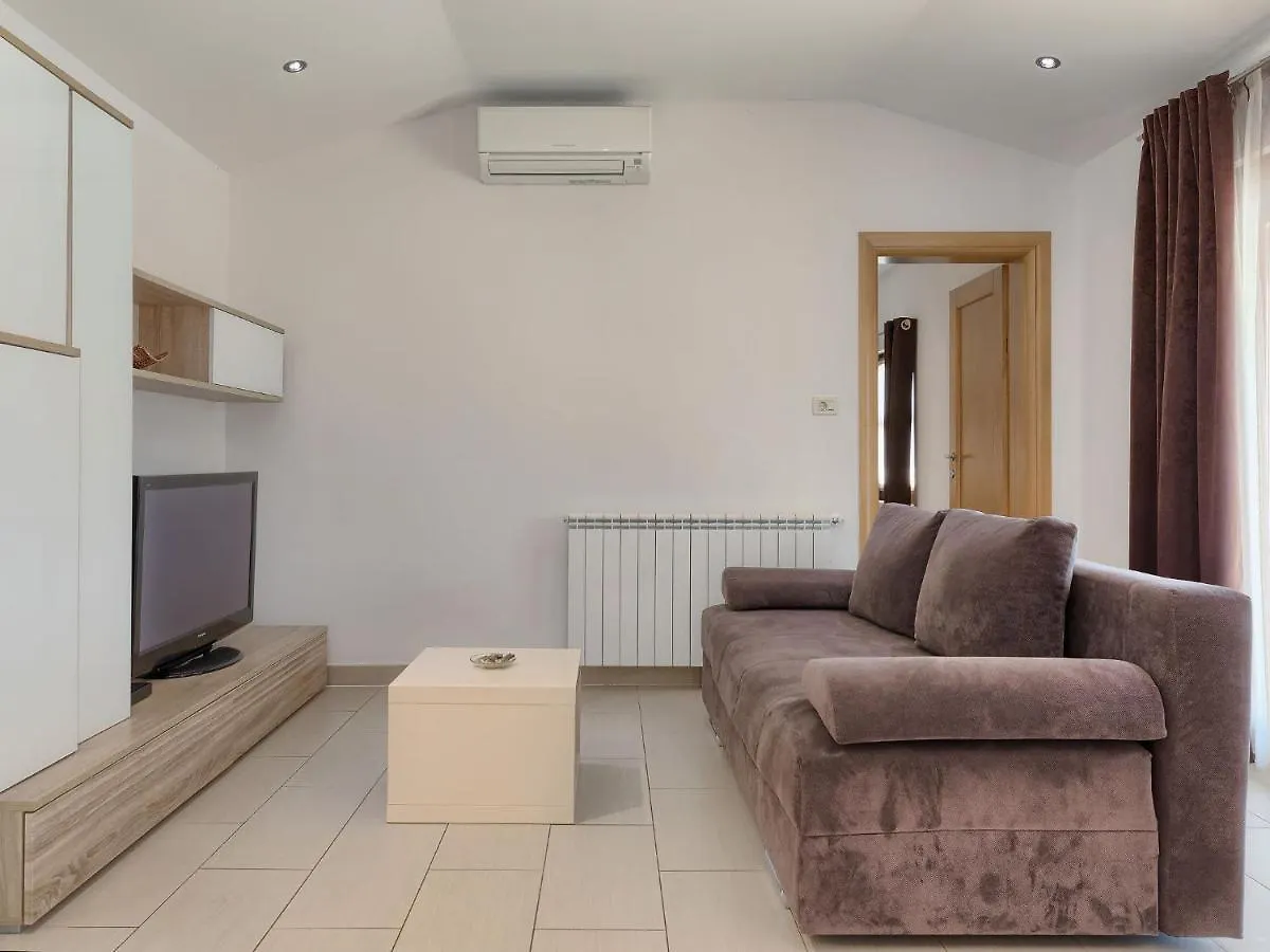 Holiday Home Florens - ROJ469 Sveti Petar u Sumi