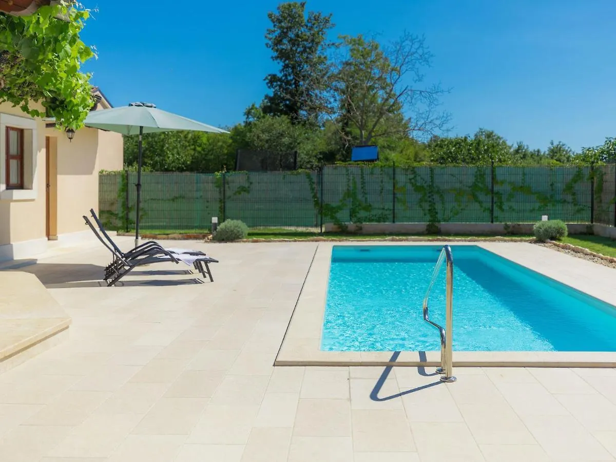 Holiday Home Florens - ROJ469 Sveti Petar u Sumi